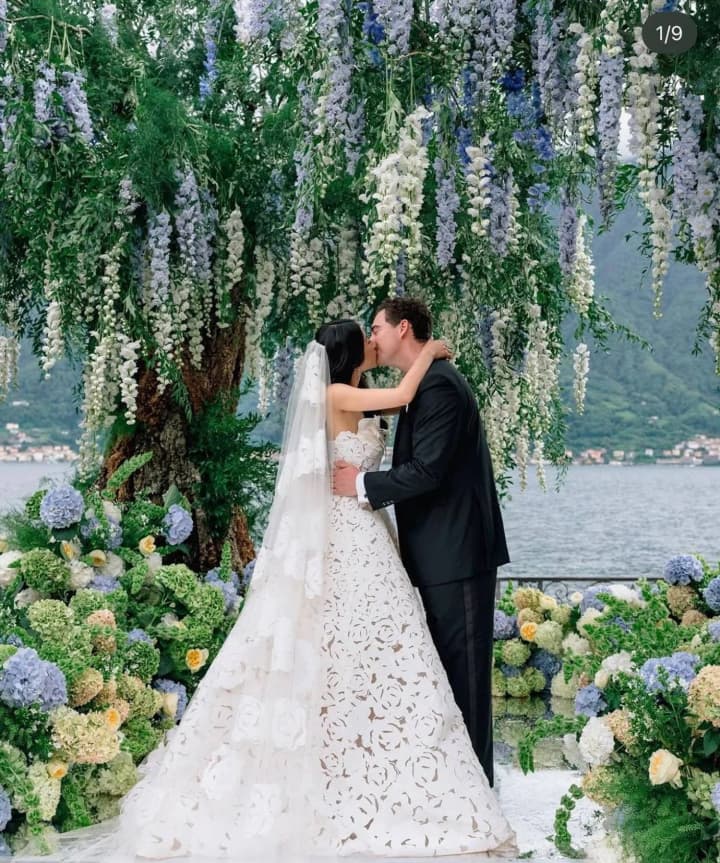 Blogger-millionaire and daughter of tech giant owners Becky Bloom got married