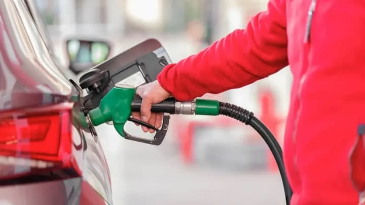 May drop by one or two hryvnias: expert told how fuel prices in Ukraine may change in autumn