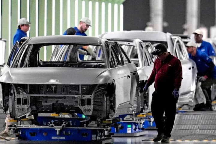 Массовые аресты на заводе Hyundai в США: 475 человек задержаны