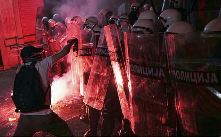 Tear gas and stun grenades: Serbian police dispersed a multi-thousand student protest
