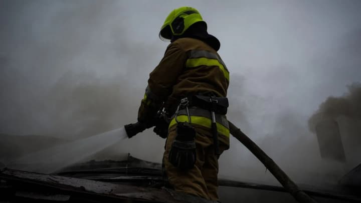В Киеве после вероятного сбития вражеского БПЛА загорелось правительственное здание – Кличко