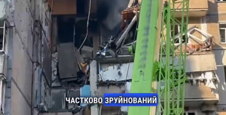 Пожар на территории Кабмина локализован, в Святошино продолжается тушение