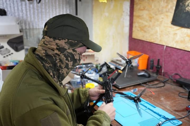 Зеленський: Україна має наростити виробництво дронів-перехоплювачів до рівня масованих атак рф у 300-400 "шахедів"