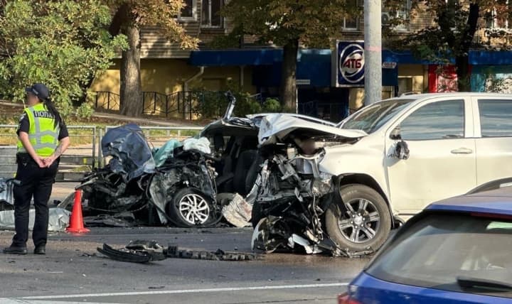 Смертельное ДТП в Киеве: военный служебный автомобиль врезался в полицейских