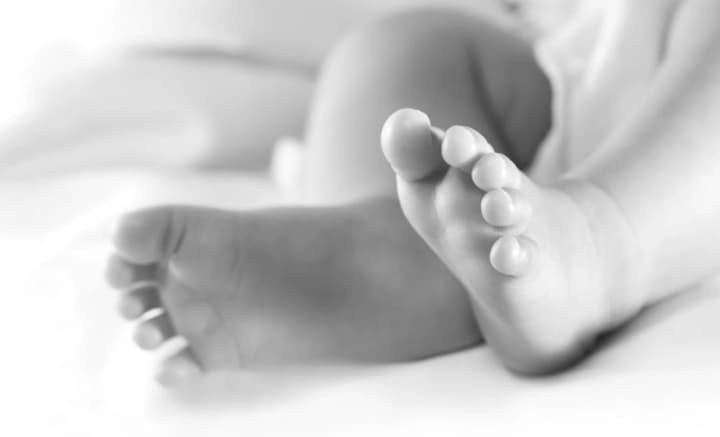 В Одесі під вікнами гуртожитку знайшли мертве немовля