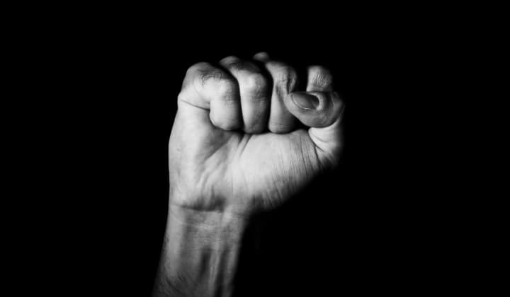 Беспорядки в Непале: протестующие избили министра финансов