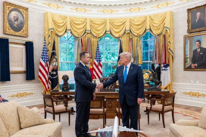 Трамп проведет разговор с президентом Польши Навроцким после российских атак