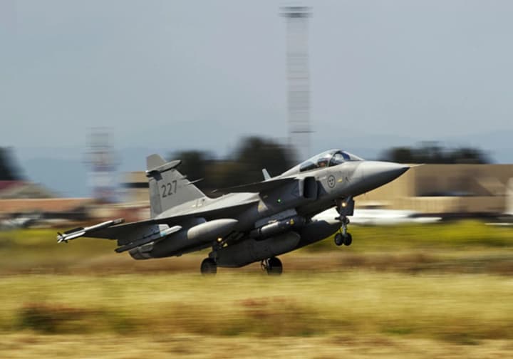 Швеція терміново перекидає до Польщі засоби ППО та додаткові літаки