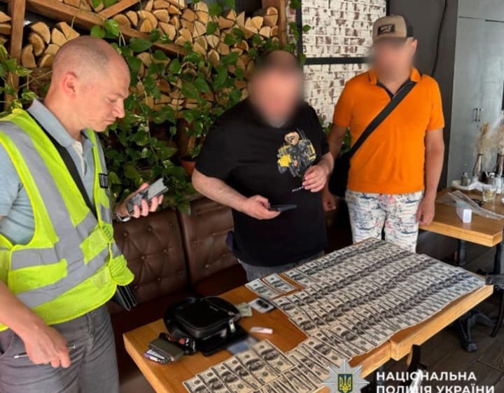 "Бронировал" призывников за 10 000 долларов: на коррупционной схеме разоблачен чиновник Минобороны