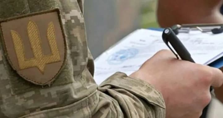 В Черкассах мужчина напал с топором на военнослужащих ТЦК во время проверки документов