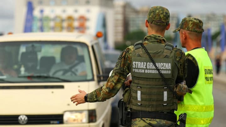 Тысячи украинских мужчин в возрасте от 18 до 22 лет выехали в Польшу с 28 августа