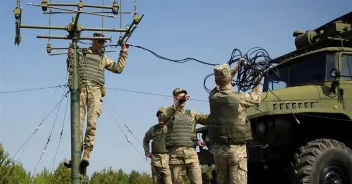 День специалиста РЭБ ВСУ, Всемирный день дельфинов, Международный день вязания крючком: что отмечают в мире 12 сентября