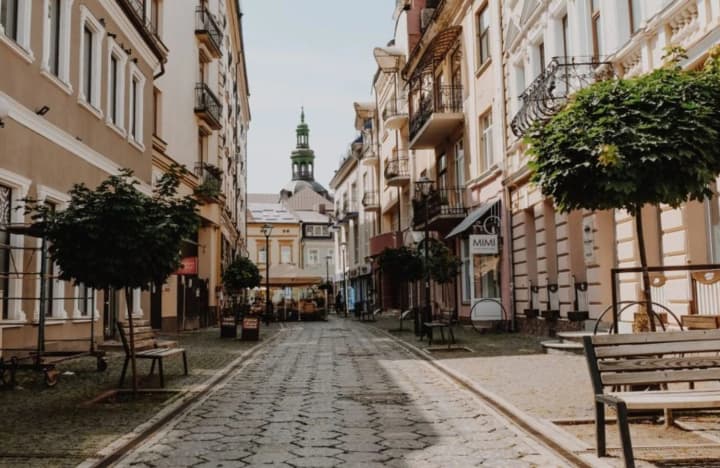  In the center of Ivano-Frankivsk, two drunk young men beat a National Guardsman: they were notified of suspicion 