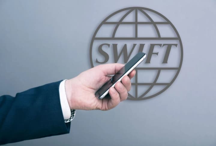 Ни один российский банк не смог вернуть доступ к SWIFT - разведка