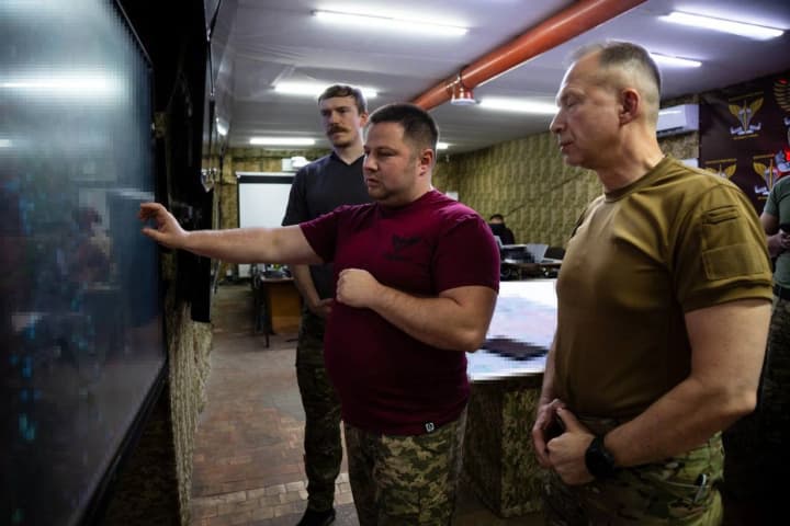 Ситуация требует внимания: Сырский посетил Покровское и Добропольское направления