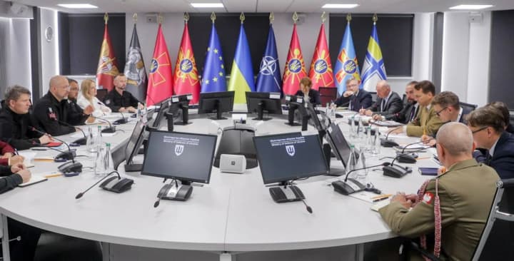 Польща під ударом російських дронів: Шмигаль передав Сікорському останні дані щодо ворожої атаки