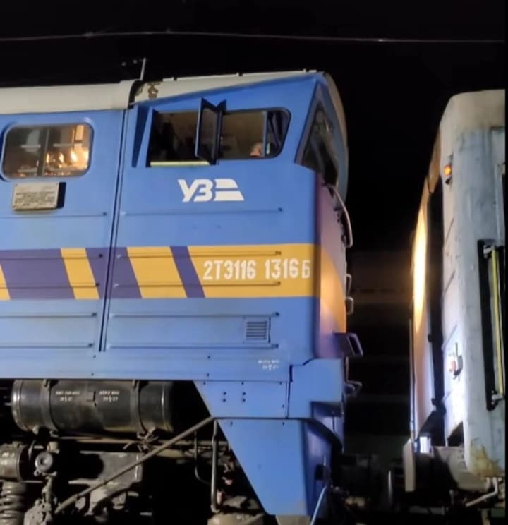 На Київщині затримується рух поїздів: через "надзвичайну подію" у Фастівському районі сотні пасажирів евакуйовано