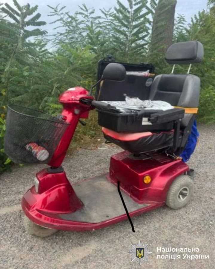 На Вінниччині чоловік викрав електричний візок у пенсіонера з інвалідністю: йому загрожує 10 років за гратами