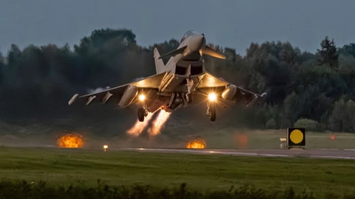 Британія відправляє винищувачі "Тайфун" до Польщі після вторгнення російських дронів