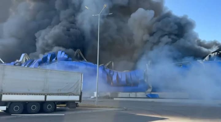 Ворог бʼє по логістичних складах. Що відомо про удар шахеда на Київщині