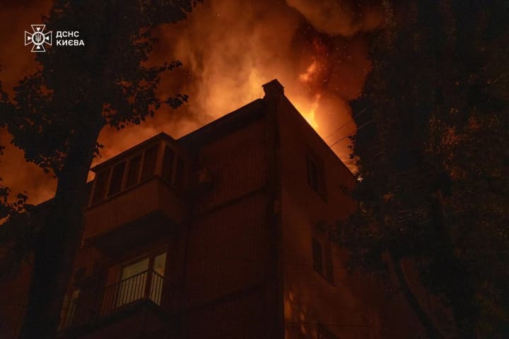 В Киеве ночью 150 человек эвакуировали из-за пожара в пятиэтажке