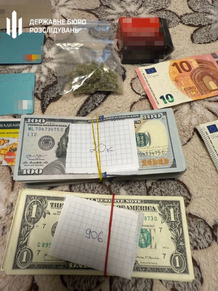 За взятки "переводили" военных из боевых частей в тыл: в Харькове разоблачили должностных лиц ВВК