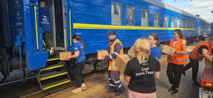 Из-за утренней атаки на железную дорогу десятки поездов задерживаются на время от нескольких минут до нескольких часов