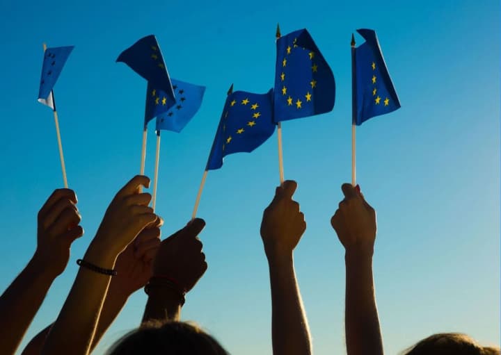 Рада ЄС ухвалила рекомендації для українців щодо виходу з тимчасового захисту: що треба знати