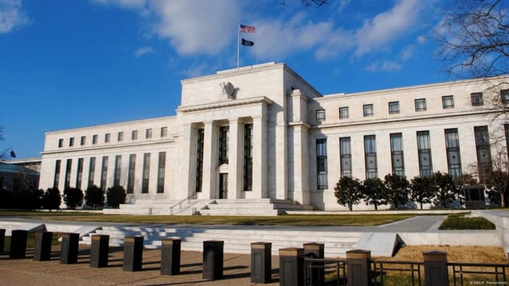 US lowers key rate for the first time in 9 months: causes and consequences