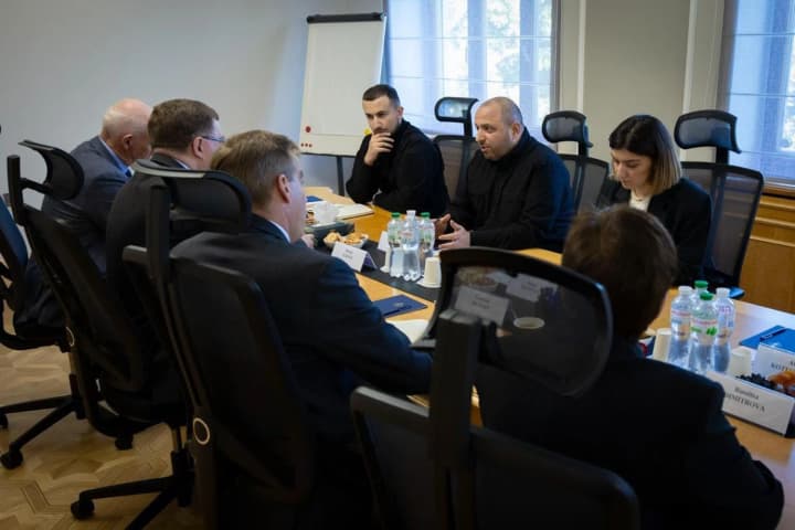 Умєров зустрівся з головою представництва НАТО в Україні: про що йшла мова