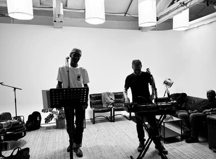 Massive Attack удалили свою музыку из Spotify из-за инвестиций владельца компании в военный ИИ