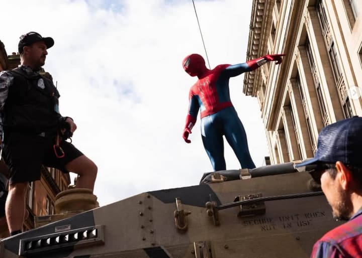 Съемки фильма о Человеке-пауке приостановлены из-за травмы Тома Холланда