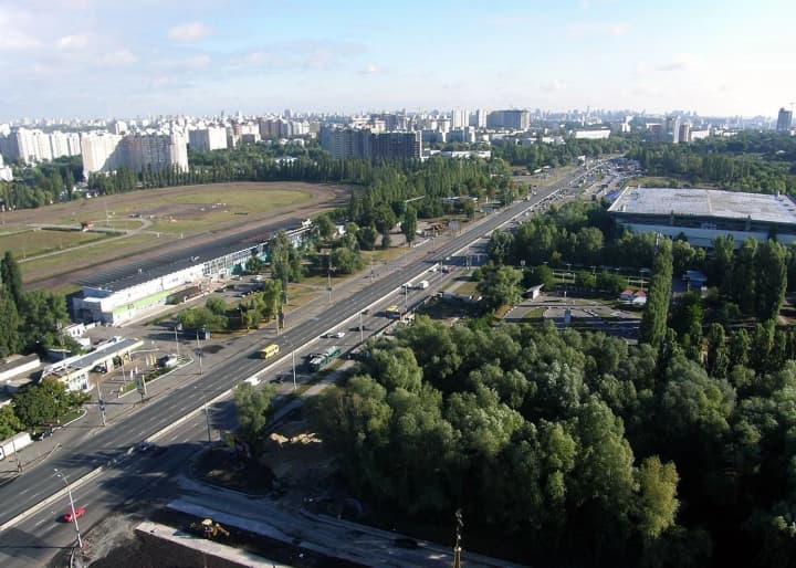 Движение транспорта затруднено на проспекте Академика Глушкова в Киеве