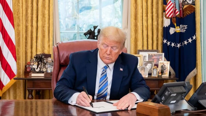 Трамп підписав указ про визнання руху "Антифа" терористичною організацією