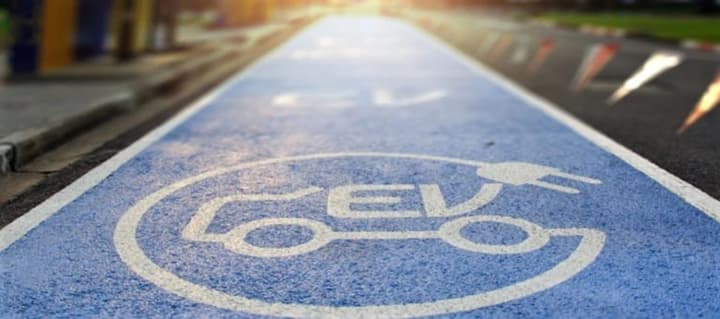 Львівщина швидше за Київ поповнює парк електрокарів, але в столиці більше нових авто: які бестселери