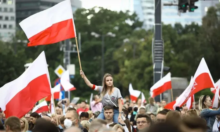 Майже половина поляків вважають, що Україна має погодитись на втрату територій для закінчення війни 