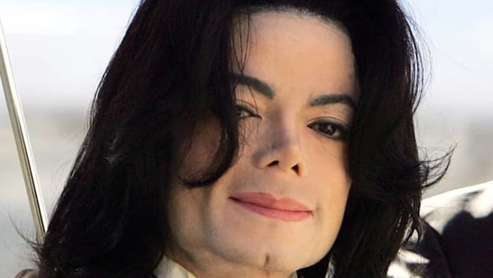 Обвинители Майкла Джексона требуют $400 миллионов компенсации за предполагаемое сексуальное насилие