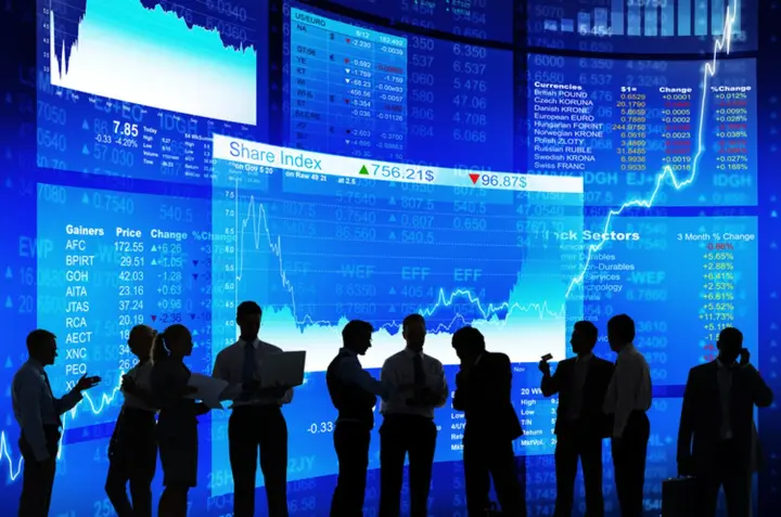 Stock exchanges began to react to Trump's tariff blow to pharmaceuticals and the fall of tech giants