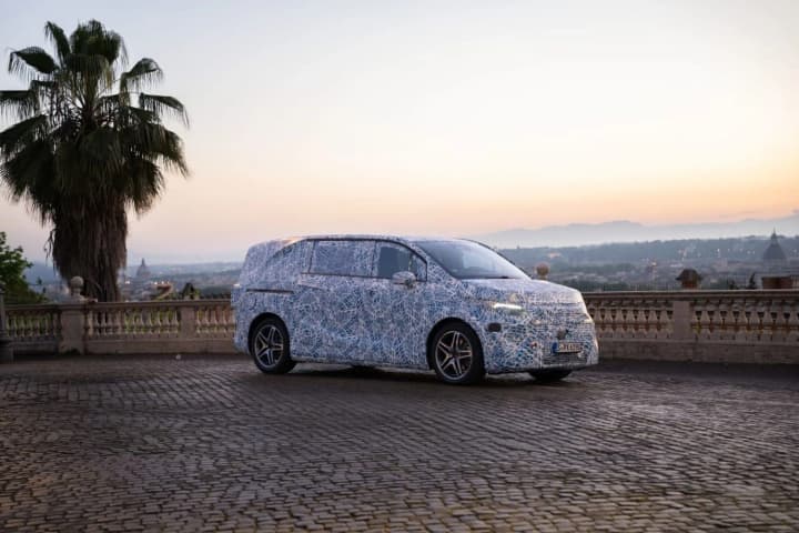 Mercedes представив новий електричний фургон на модульній платформі