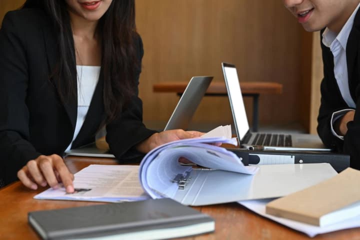 От электромонтеров до официантов: Служба занятости назвала топ дефицитных профессий в Украине