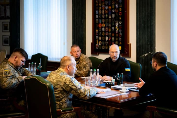 Zelenskyy heard a report on the situation at the front: 168.8 km² of territory liberated