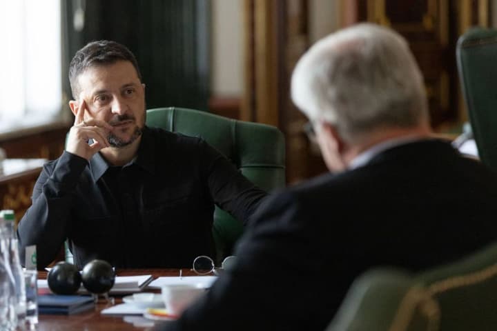 Зеленський доручив главі МЗС якнайшвидше реалізувати домовленості щодо пакетів підтримки України