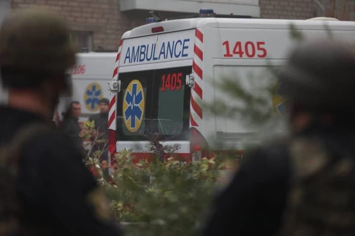 Атака рф на Дніпро: є жертва, кількість поранених зросла до 15