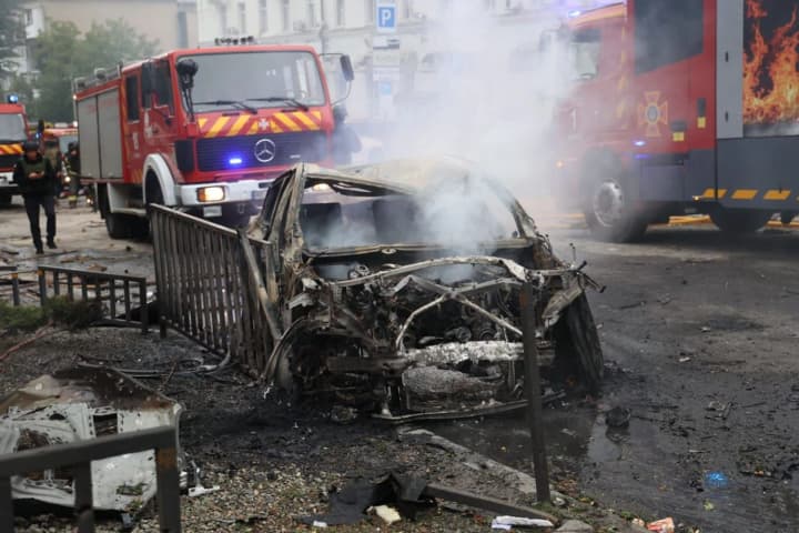 Зеленский об атаке на Днепр: "Россия должна отвечать за то, что она делает"