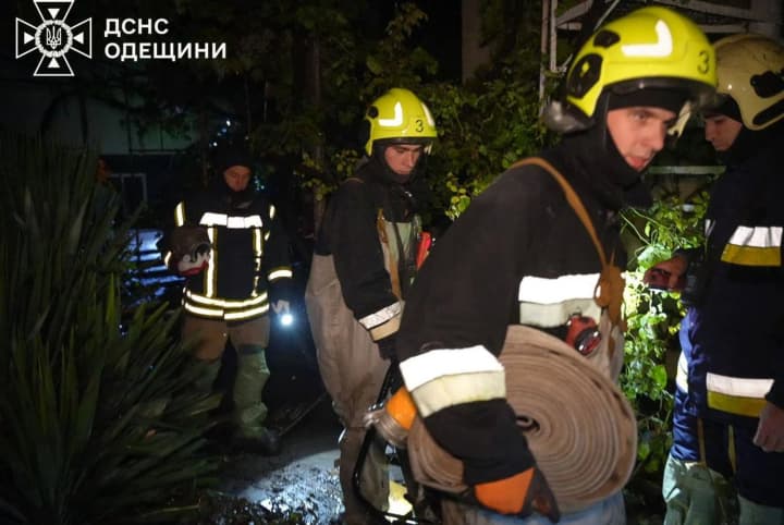 В Одесі майже добу ліквідовують наслідки негоди: 9 людей загинули, у тому числі дитина