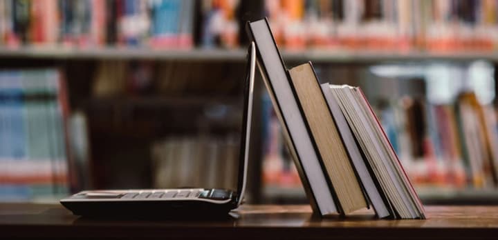 "Пакет школьника": с 1 октября средства можно тратить на книги