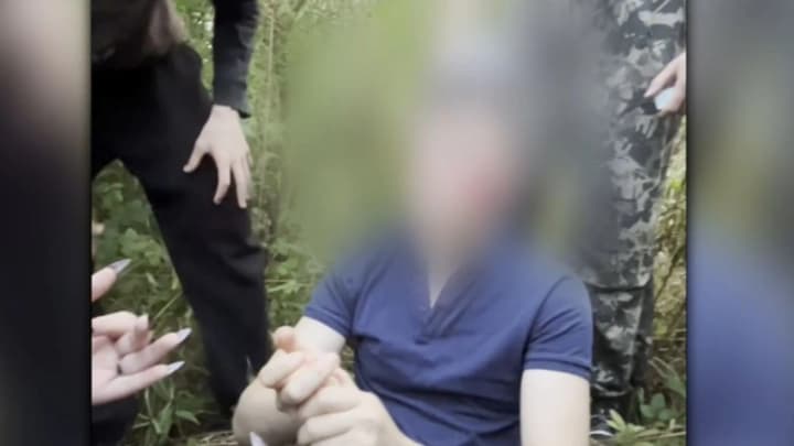 У Польщі підлітки виманили українця, побили та намалювали нацистську символіку на обличчі