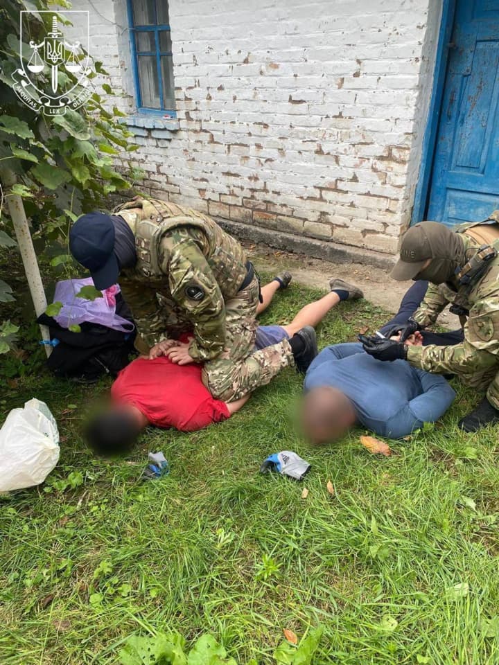 Наркотики на 15 миллионов гривен: в Киевской области разоблачена схема выращивания и сбыта каннабиса