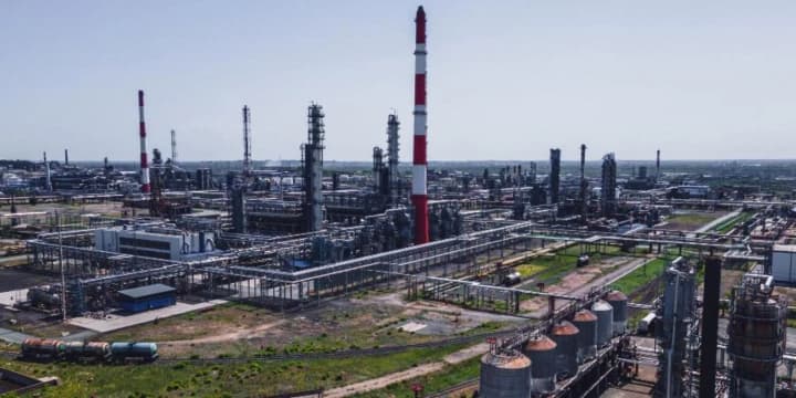 Located 1400 km from Ukraine: drones hit an oil refinery in Orsk