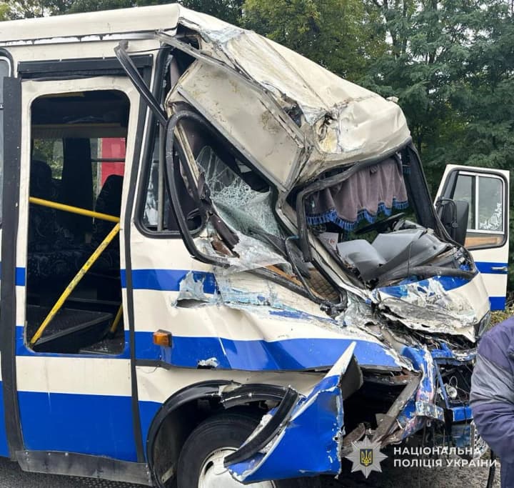 Minibus collided with a truck near Lviv: 8 passengers injured